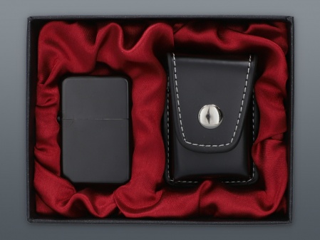A GIFT SET WITH BLACK LIGHTER AND CASE