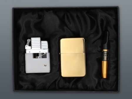 GIFT SET - LIGHTER, PIPE AND  GAS INSERT